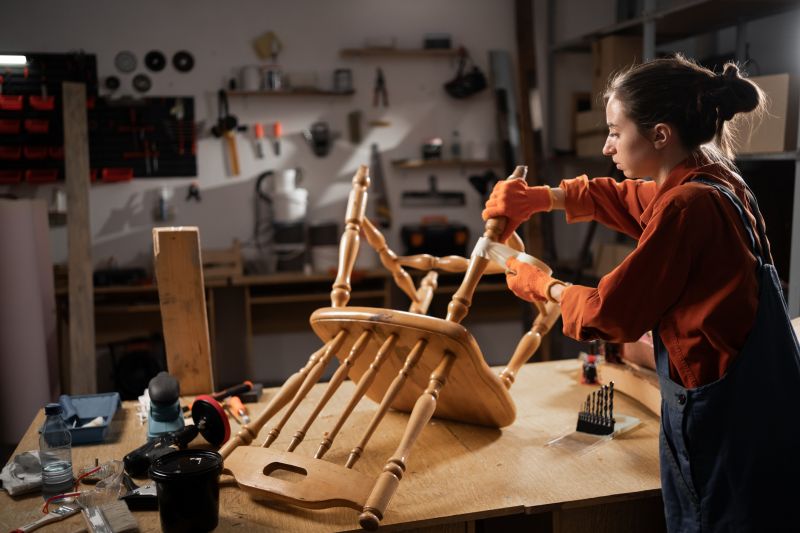 Customer consultation with repair expert